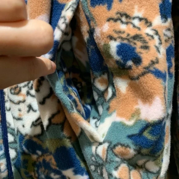 Vera Bradley Fleece Sweater - Picture 3 of 8